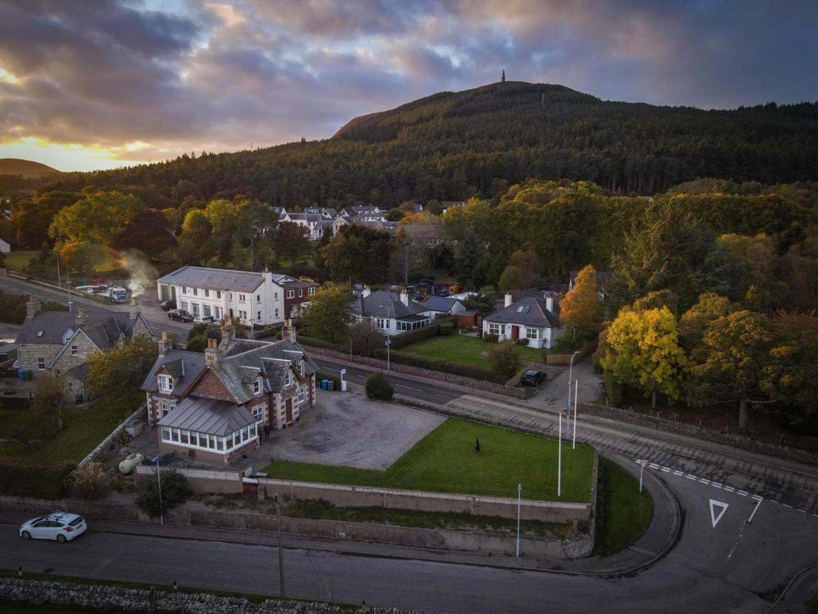 Glenshee Guest House กอลส์พี ภายนอก รูปภาพ